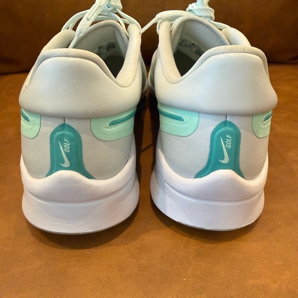 Athletic_Shoes